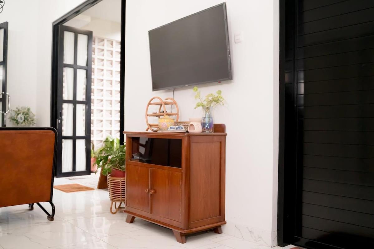 Rumah Seruni - *